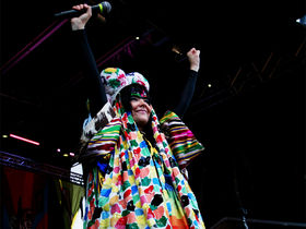 Björk drums with Sigur Rós to 10% of Icelandic population